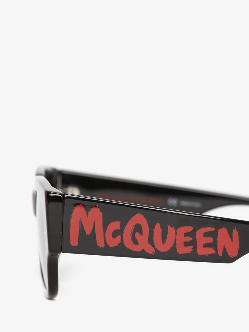 McQueenグラフィティ レクタンギュラーサングラス ブラック/レッド Alexander McQueen JP