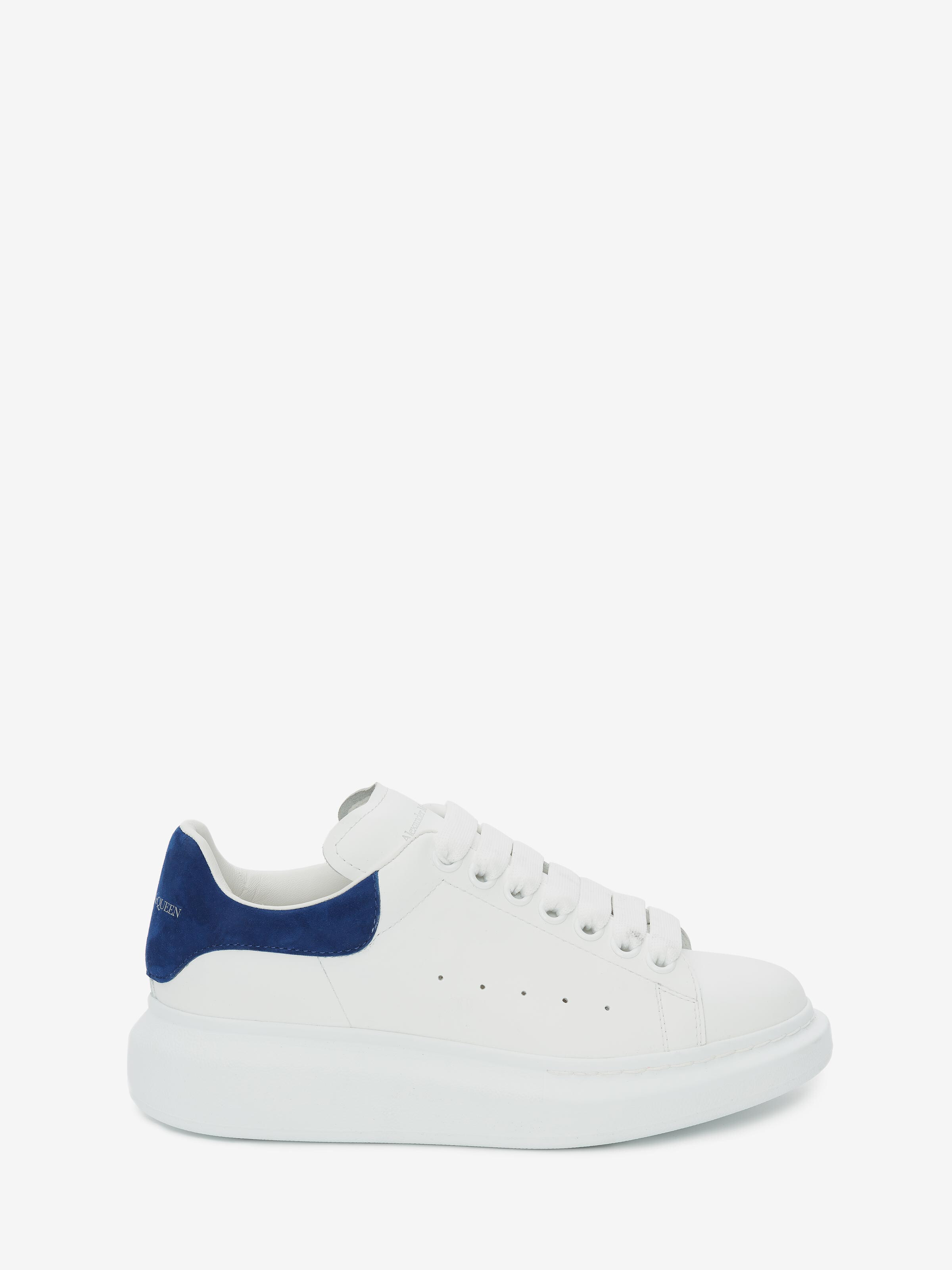 Assert Pigment fysiek Oversized Sneaker in White/Paris Blue | Alexander McQueen SE