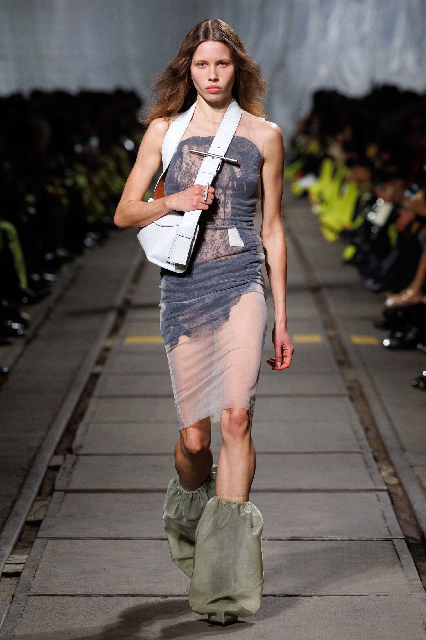 スカート alexander mcqueen FW24 (804732 QJACH1000) Autumn Winter 2024