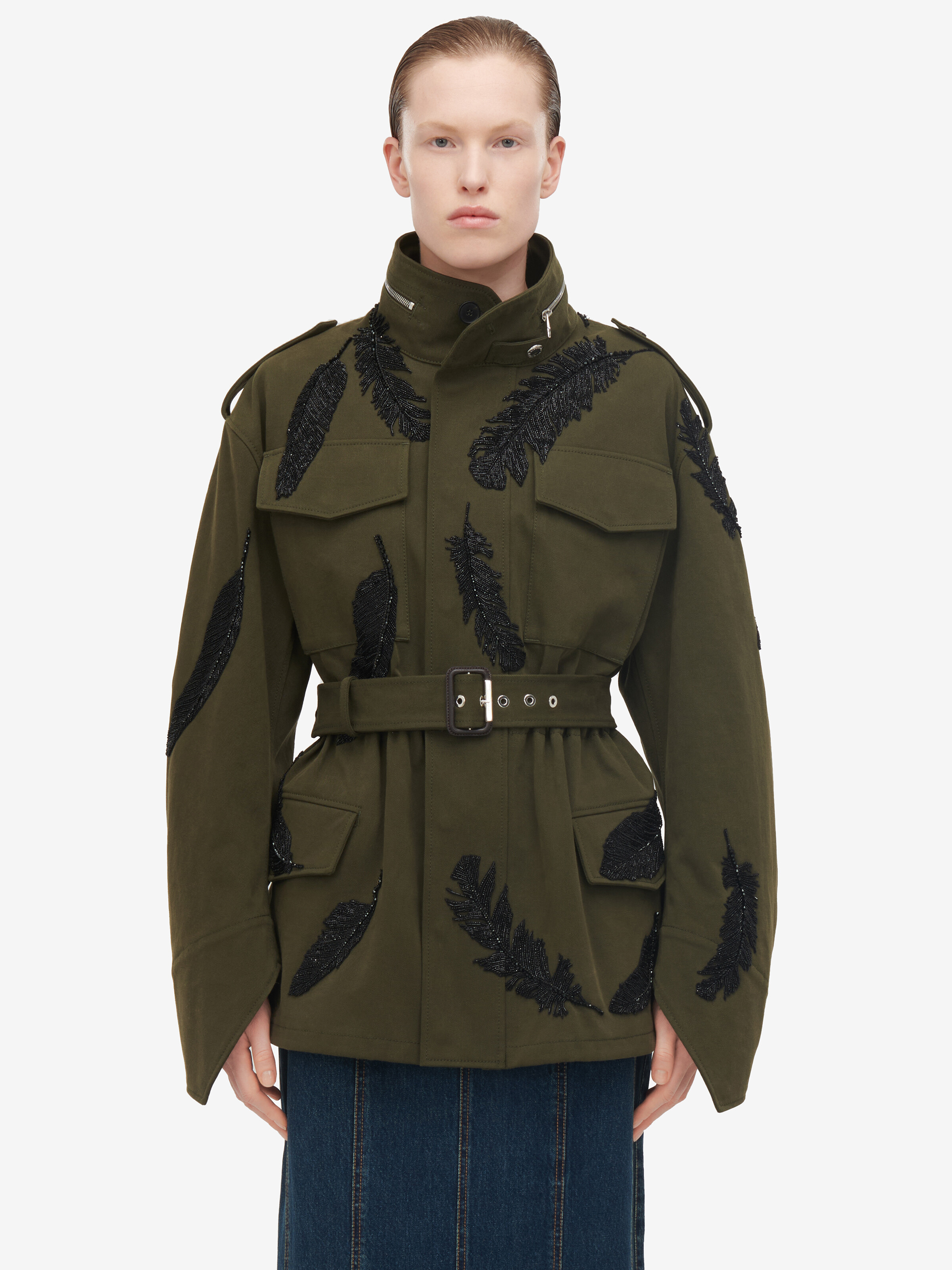Parka con piume ricamate