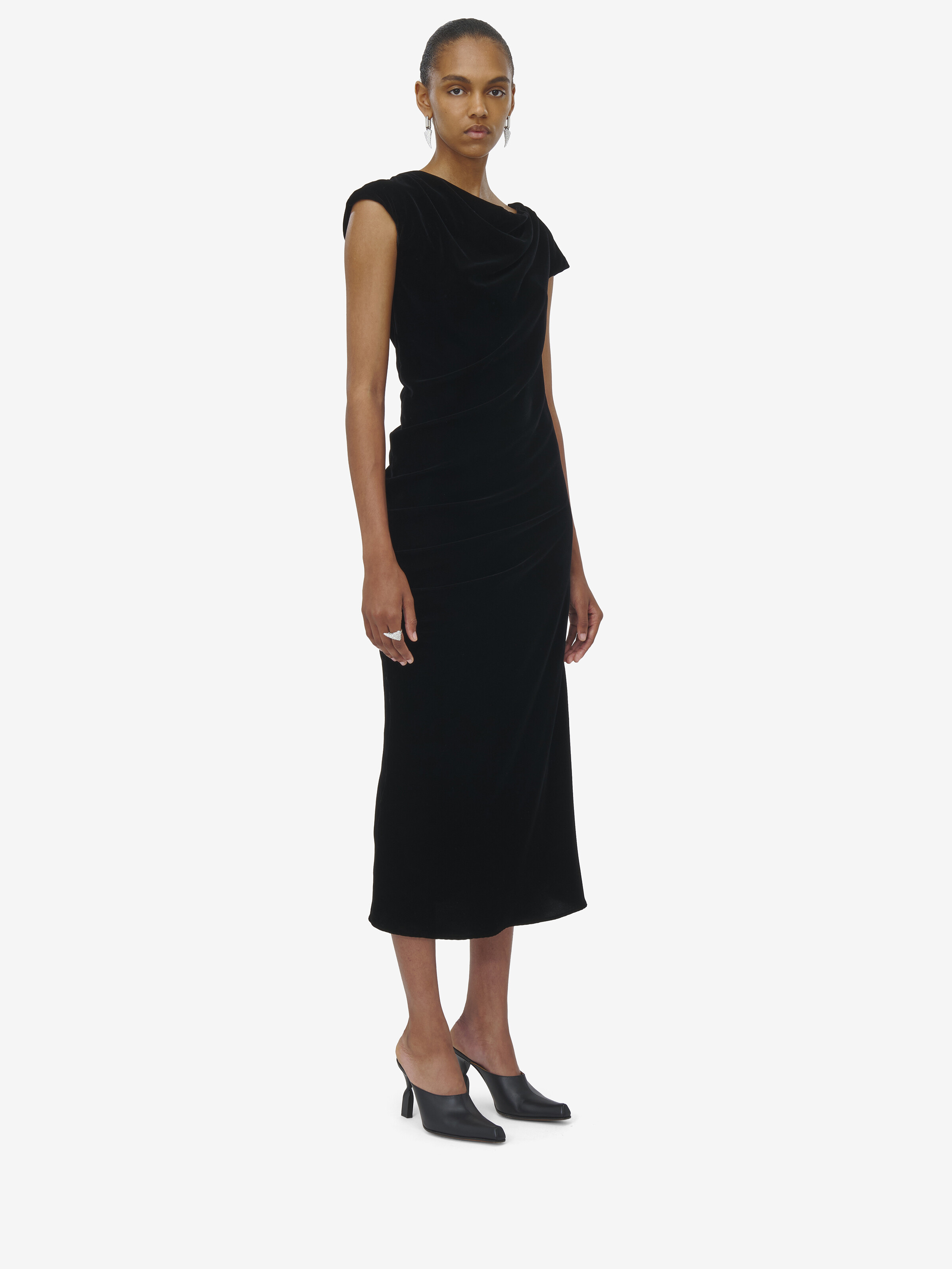 Abito asimmetrico drappeggiato